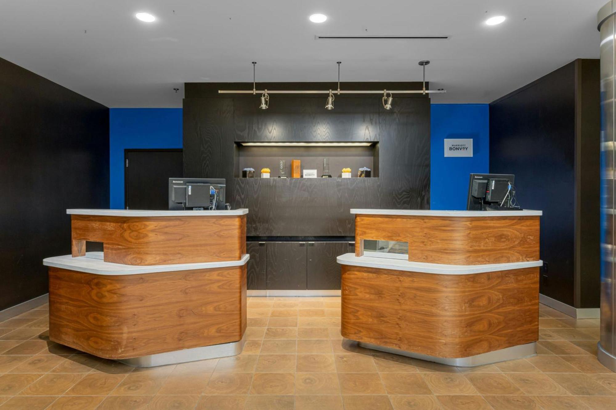 Courtyard By Marriott Asheville Airport Fletcher Exterior photo