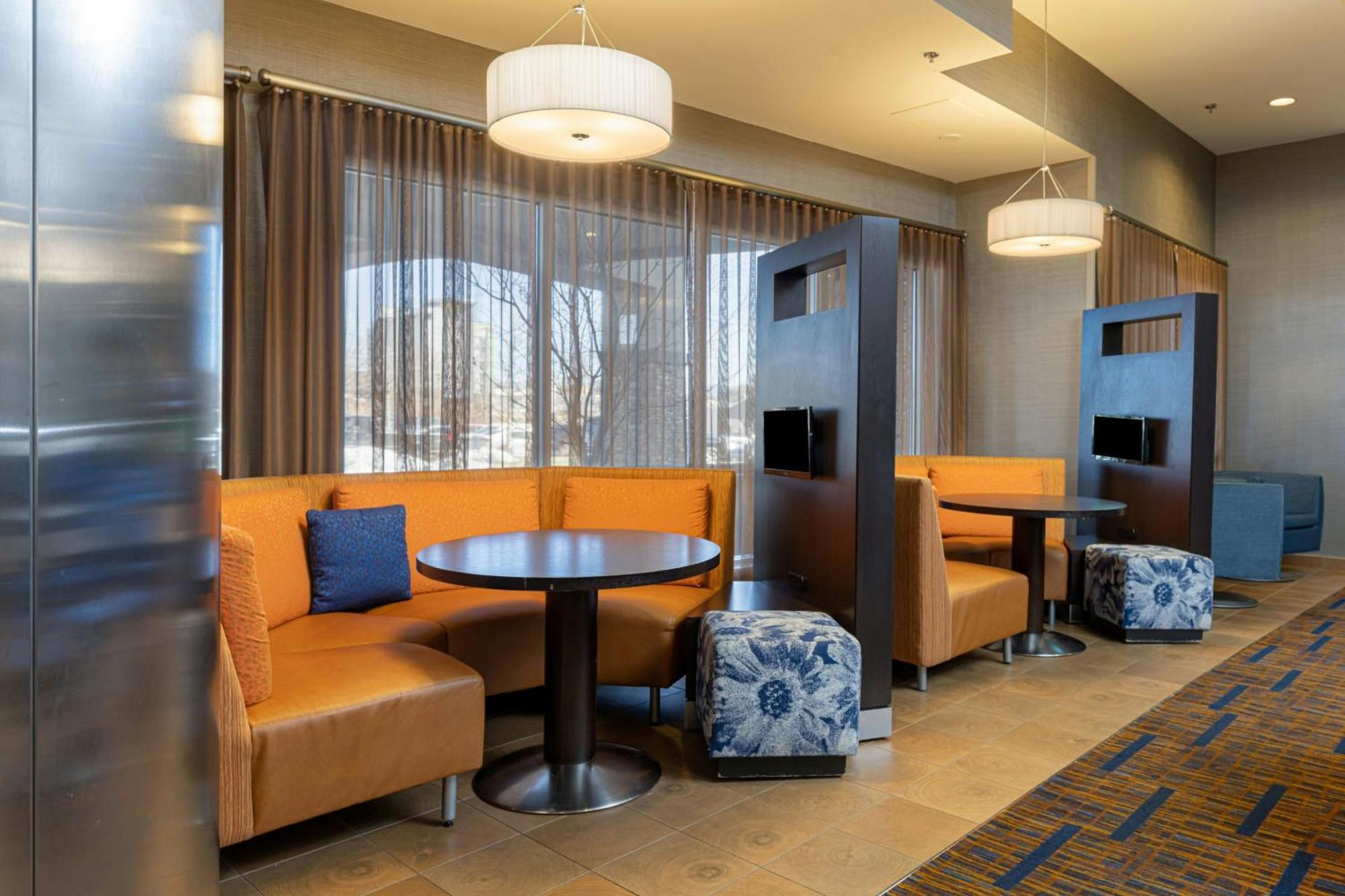 Courtyard By Marriott Asheville Airport Fletcher Exterior photo
